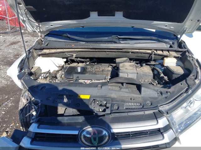 Toyota Highlander Le 2018 5TDZARFH3JS033868 Image 10