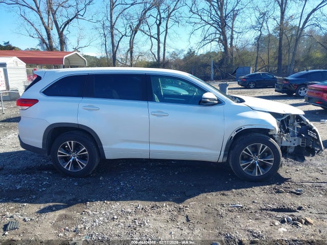 Toyota Highlander Le 2018 5TDZARFH3JS033868 Image 13