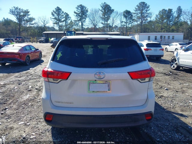 Toyota Highlander Le 2018 5TDZARFH3JS033868 Image 16