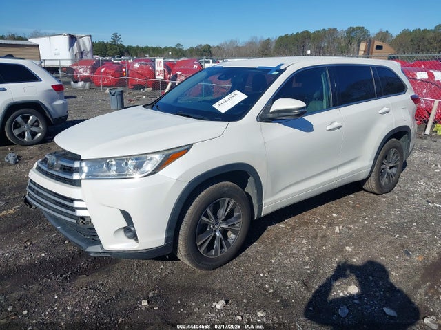 Toyota Highlander Le 2018 5TDZARFH3JS033868 Image 2