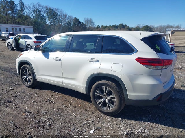 Toyota Highlander Le 2018 5TDZARFH3JS033868 Image 3