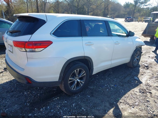 Toyota Highlander Le 2018 5TDZARFH3JS033868 Image 4