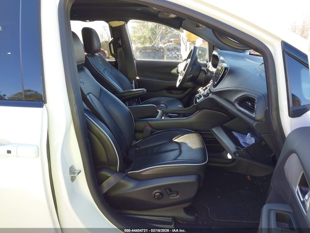 2025 CHRYSLER PACIFICA 2C4RC1GG9SR562155 Photo 4