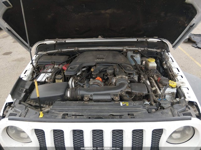 1C4HJXDGXJW182952 Jeep Wrangler Unlimited Sport S 4x4