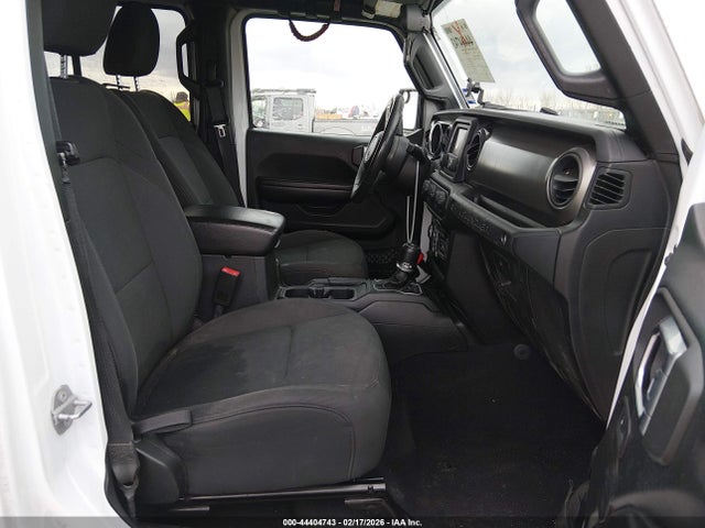 1C4HJXDGXJW182952 Jeep Wrangler Unlimited Sport S 4x4
