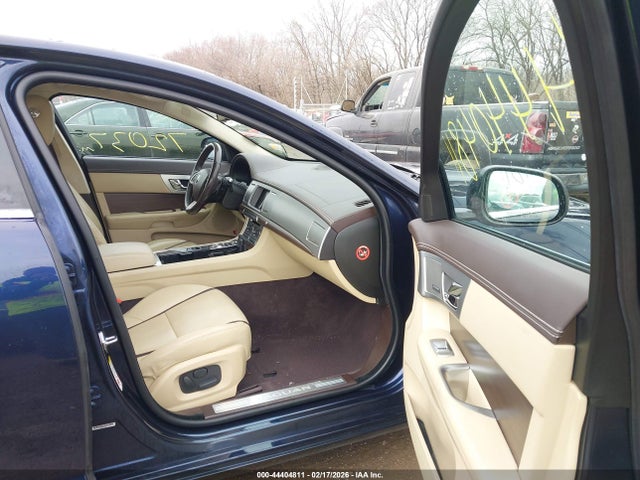 2015 JAGUAR XF SAJWJ0FF8F8U88113 Photo 4