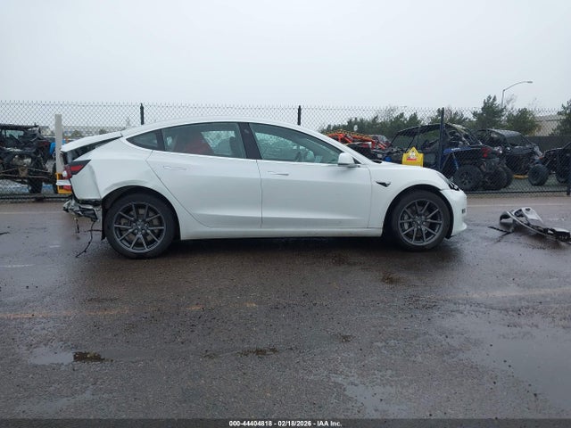 44404818 :رقم المزاد ، 5YJ3E1EB2JF115569 vin ، 2018 Tesla Model 3 Long Range/performance مزاد بيع