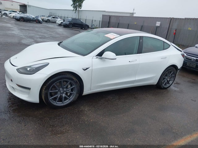 44404818 :رقم المزاد ، 5YJ3E1EB2JF115569 vin ، 2018 Tesla Model 3 Long Range/performance مزاد بيع