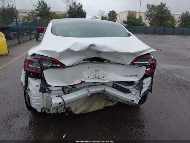 44404818 :رقم المزاد ، 5YJ3E1EB2JF115569 vin ، 2018 Tesla Model 3 Long Range/performance مزاد بيع