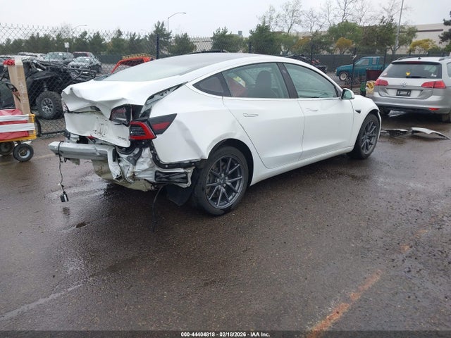 2018 TESLA MODEL 3 5YJ3E1EB2JF115569 Photo 3