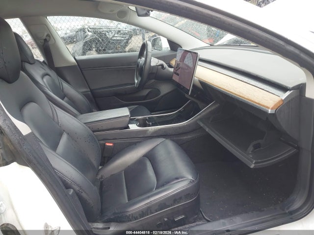 2018 TESLA MODEL 3 5YJ3E1EB2JF115569 Photo 4