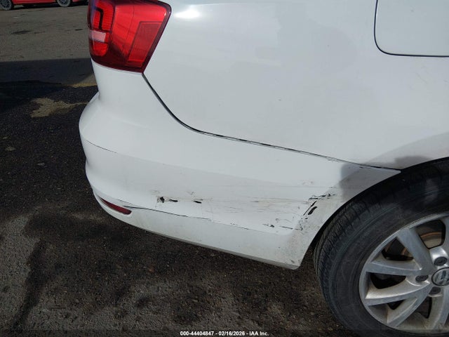 3VWD17AJ7FM235948 Volkswagen Jetta 1.8t Se