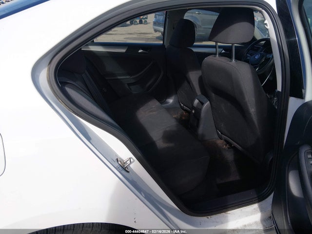 3VWD17AJ7FM235948 Volkswagen Jetta 1.8t Se