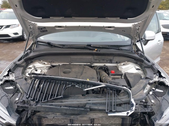 2018 VOLVO XC60 LYVA22RKXJB110315 Photo 9