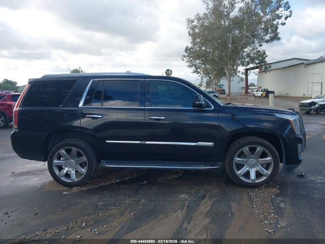 1GYS3BKJ1HR129027 Cadillac Escalade Luxury