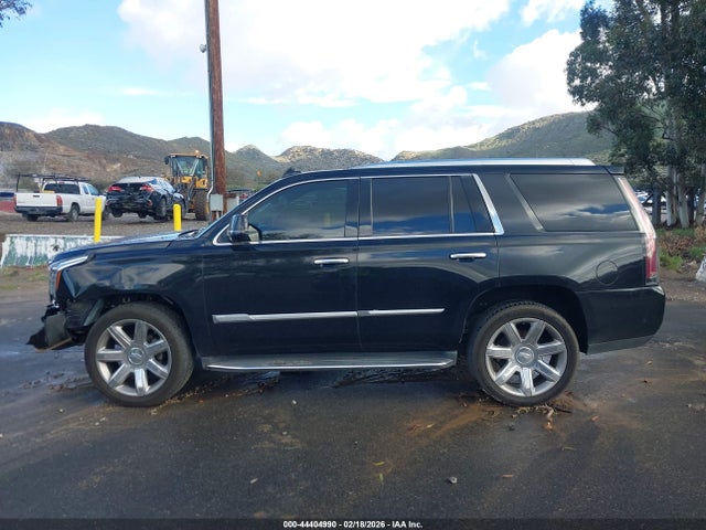 1GYS3BKJ1HR129027 Cadillac Escalade Luxury