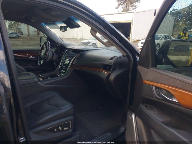 1GYS3BKJ1HR129027 Cadillac Escalade Luxury