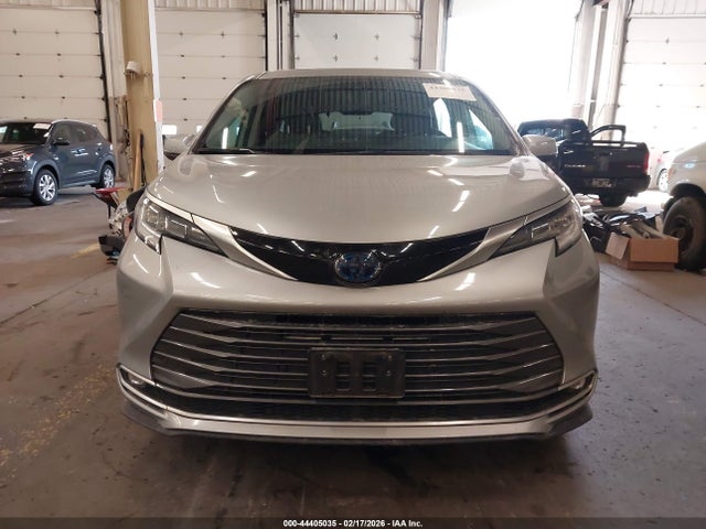 5TDZSKFC8MS010390 Toyota Sienna Limited