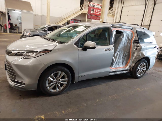 5TDZSKFC8MS010390 Toyota Sienna Limited