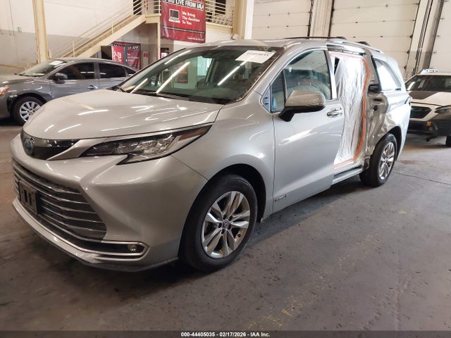 5TDZSKFC8MS010390 Toyota Sienna Limited