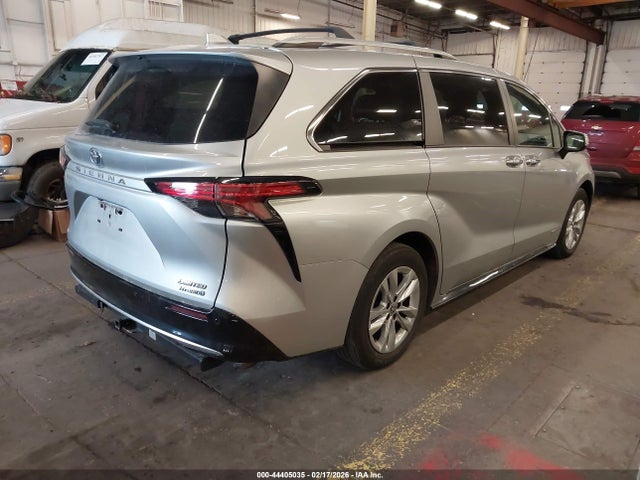 5TDZSKFC8MS010390 Toyota Sienna Limited