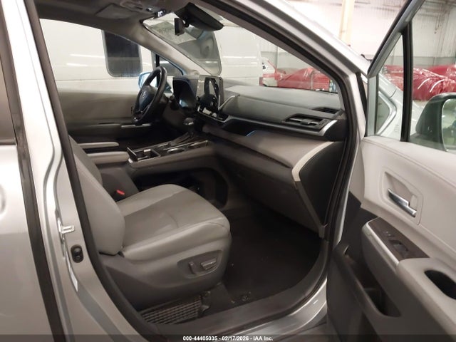 5TDZSKFC8MS010390 Toyota Sienna Limited