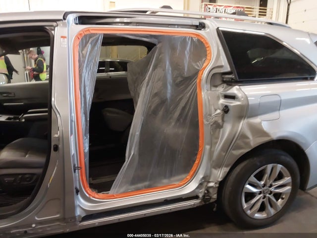 5TDZSKFC8MS010390 Toyota Sienna Limited