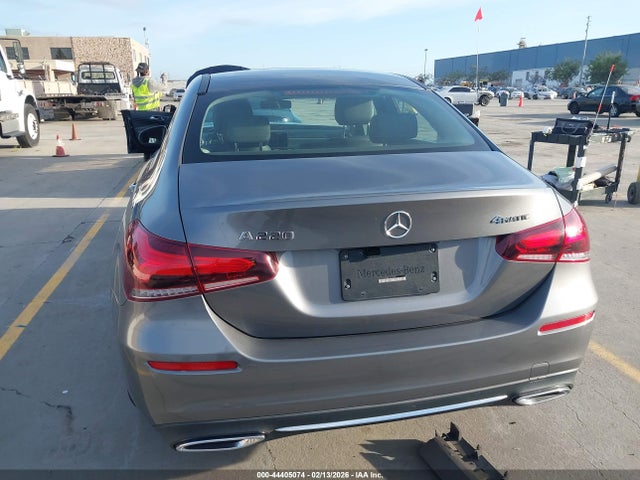W1K3G4FB3LJ237577 Mercedes-Benz A 220 4matic