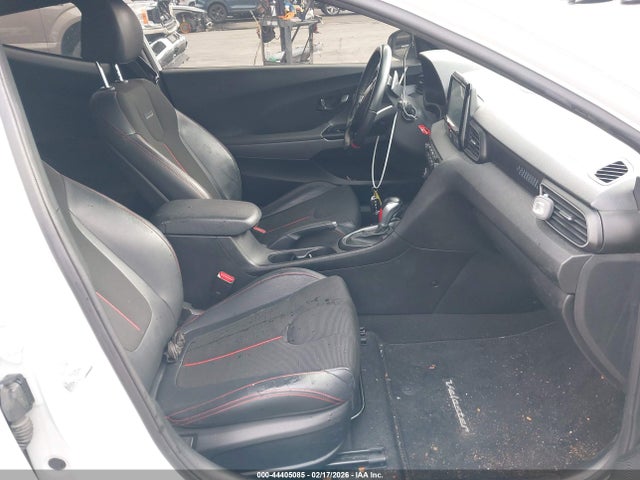 Hyundai Veloster 2.0 Premium 2019 KMHTG6AF2KU007229 Image 5