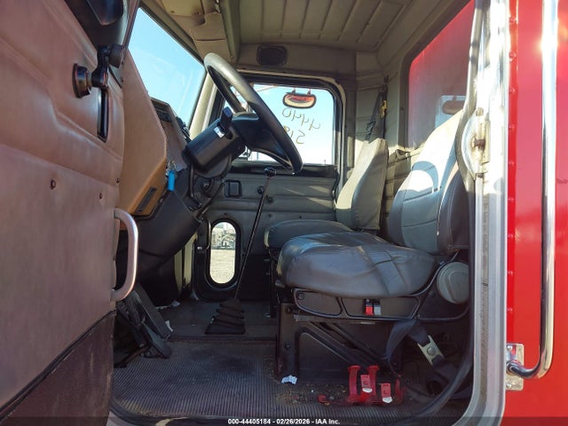 Продажа на аукционе авто 2003 Peterbilt 330, vin: 2NPNHZ7X13M598556, номер лота: 44405184
