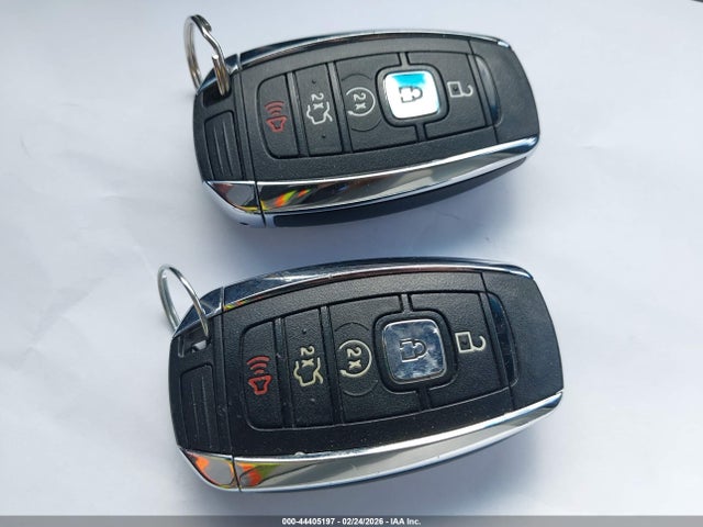 5LMCJ2C95HUL57980 Lincoln MKC SELECT