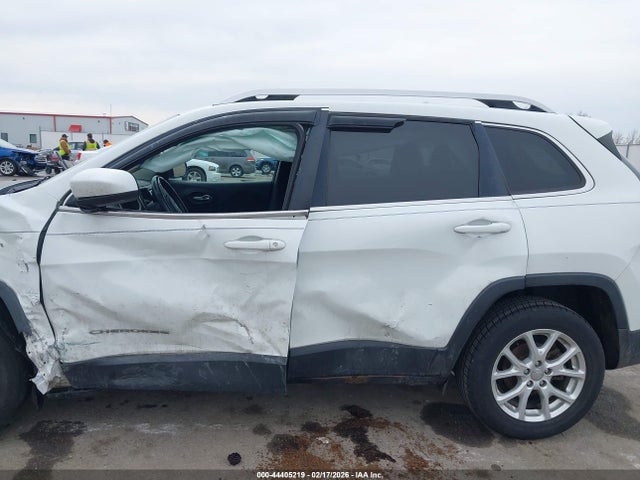 44405219 :رقم المزاد ، 1C4PJLCB6GW110598 vin ، 2016 Jeep Cherokee Latitude مزاد بيع