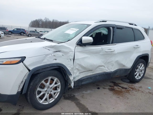 44405219 :رقم المزاد ، 1C4PJLCB6GW110598 vin ، 2016 Jeep Cherokee Latitude مزاد بيع