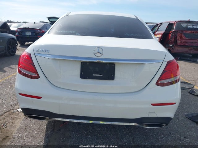 44405227 :رقم المزاد ، WDDZF4JB2HA120262 vin ، 2017 Mercedes-benz E 300 مزاد بيع