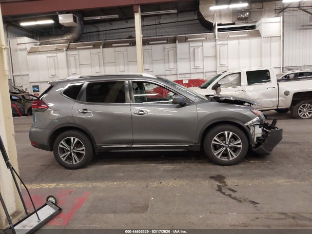 5N1AT2MT1JC800944 Nissan Rogue Sl