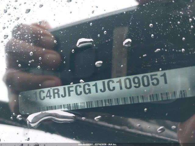 1C4RJFCG1JC109051 Jeep Grand Cherokee Overland 4x4