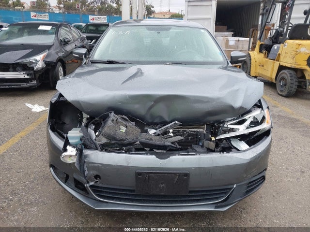 3VWD17AJ2EM420827 Volkswagen Jetta 1.8t Se