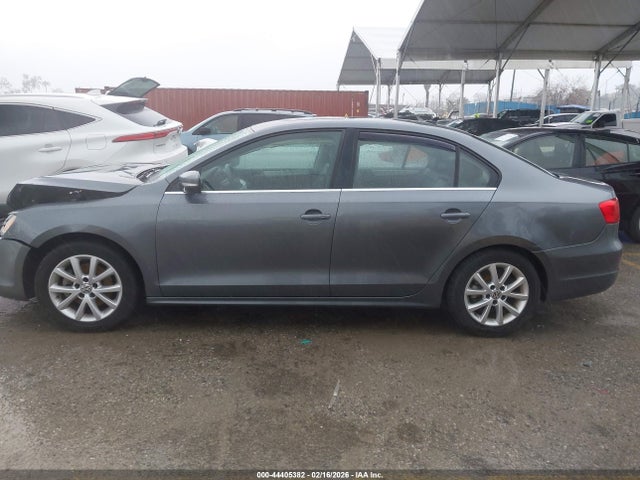 3VWD17AJ2EM420827 Volkswagen Jetta 1.8t Se