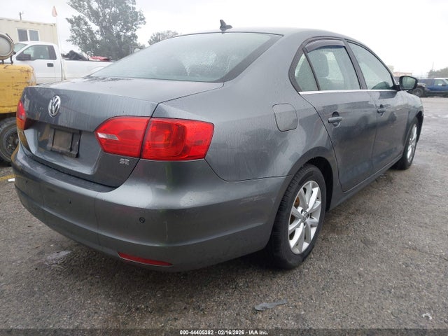 3VWD17AJ2EM420827 Volkswagen Jetta 1.8t Se