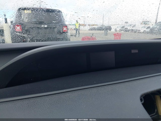 JTDKARFU7G3027502 Toyota Prius Three