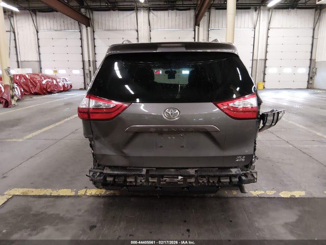 5TDDZ3DC6HS172961 Toyota Sienna Xle Premium 7 Passenger
