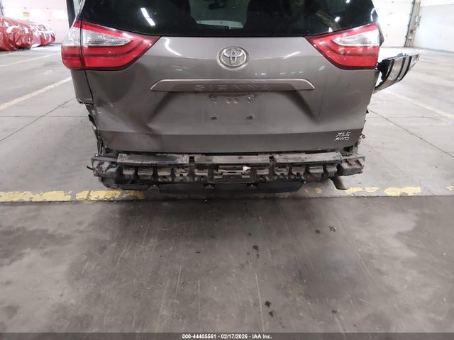 5TDDZ3DC6HS172961 Toyota Sienna Xle Premium 7 Passenger