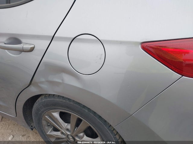 5NPD84LFXHH093996 Hyundai ELANTRA SE