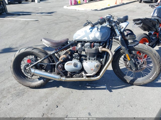 SMTD42HL8HT815882 Triumph Motorcycle Bonneville Bobber
