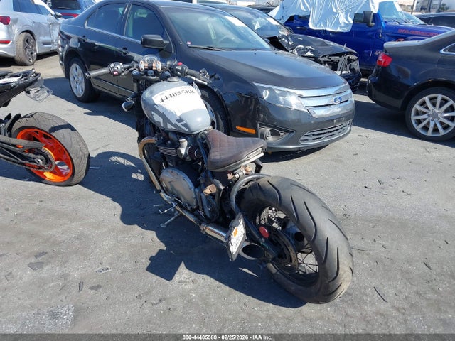 2017 TRIUMPH MOTORCYCLE BONNEVILLE SMTD42HL8HT815882 Photo 2