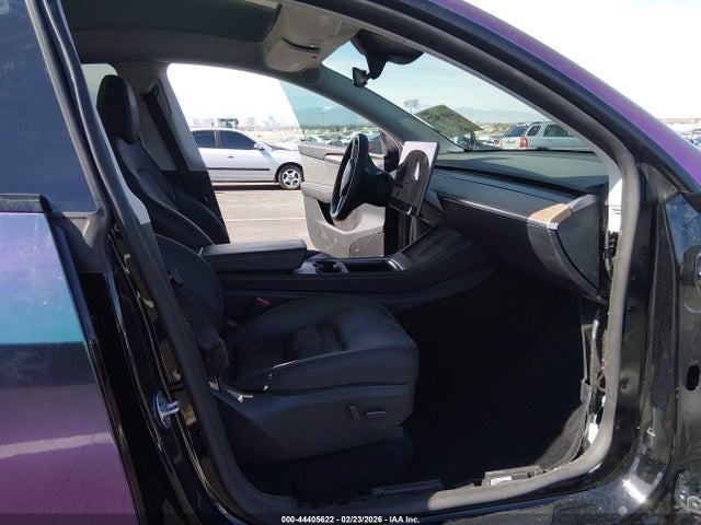 2025 TESLA MODEL Y 7SAYGDEF8SF216270 Photo 4