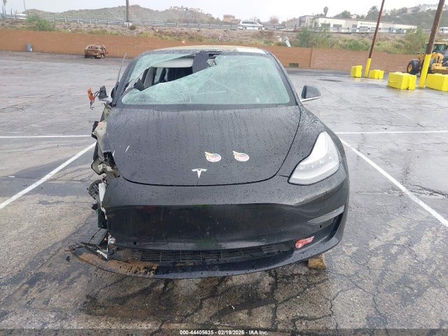 Продажа на аукционе авто 2018 Tesla Model 3 Long Range/mid Range, vin: 5YJ3E1EA4JF010135, номер лота: 44405635