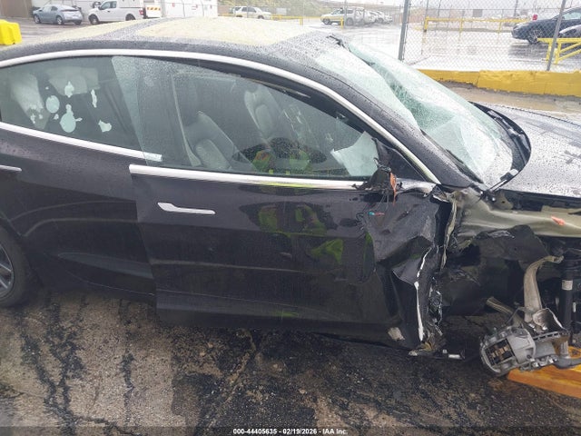Продажа на аукционе авто 2018 Tesla Model 3 Long Range/mid Range, vin: 5YJ3E1EA4JF010135, номер лота: 44405635