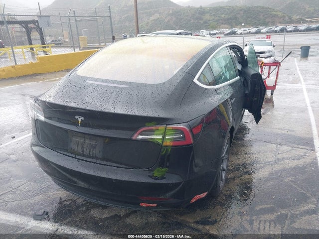 2018 TESLA MODEL 3 5YJ3E1EA4JF010135 Photo 3