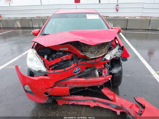 JTDKDTB33E1077761 Toyota Prius C One